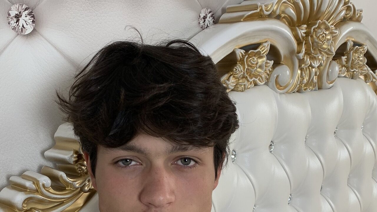 Live Porn Camera of CarlosTon